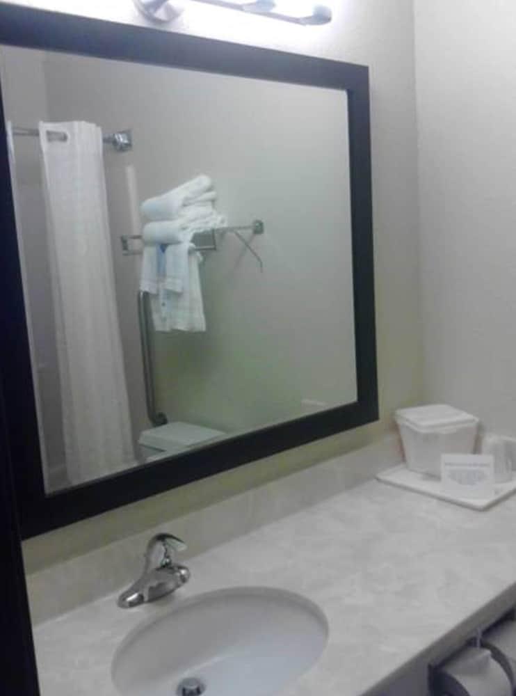 Quality Inn & Suites Des Moines Airport Zewnętrze zdjęcie
