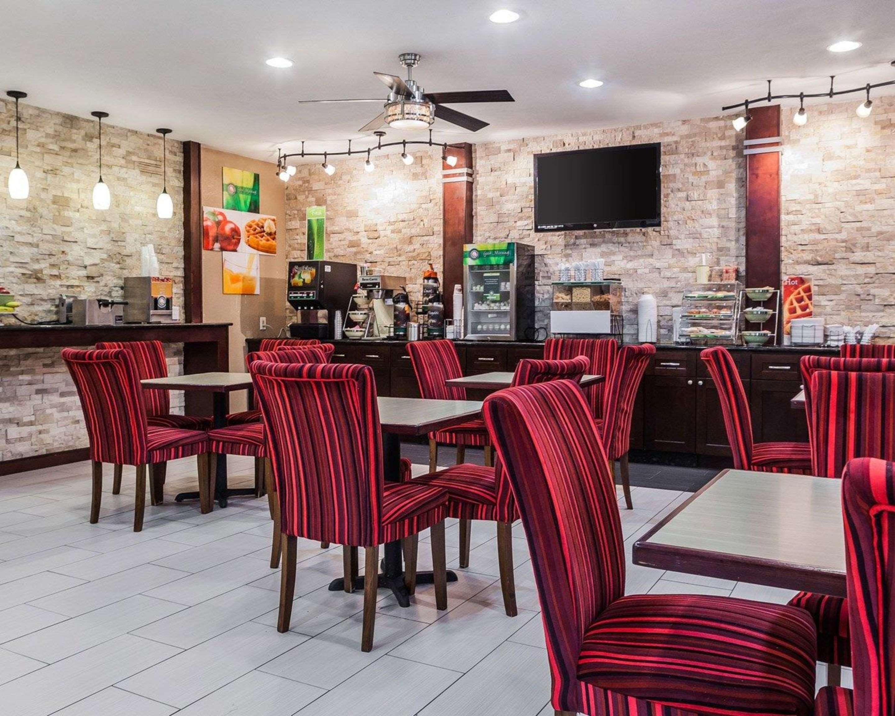 Quality Inn & Suites Des Moines Airport Zewnętrze zdjęcie